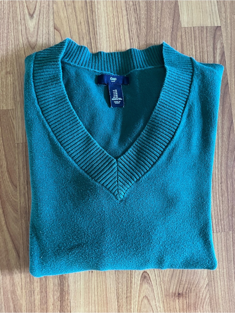 Gap women’s  dark Teal V-Neck Sweater